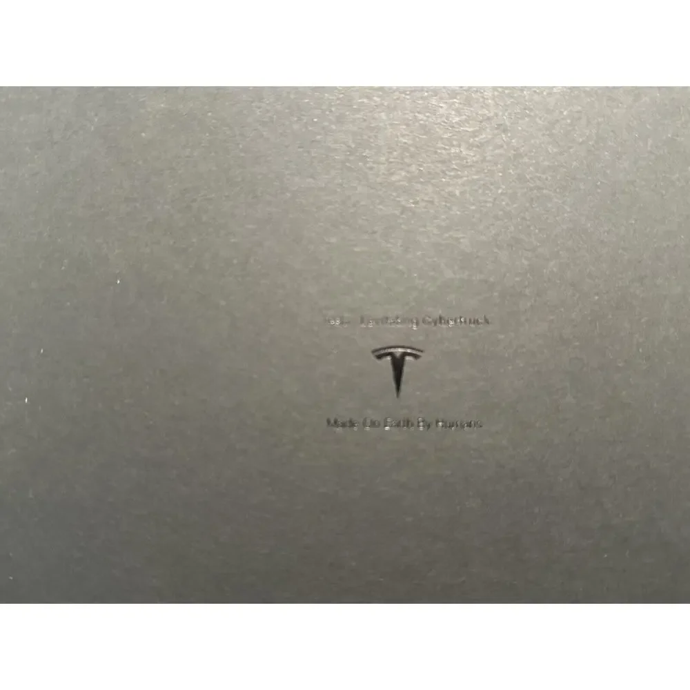 Tesla Levitating Cyber Truck 1:24 Scale Model Collectors Edition TSLA